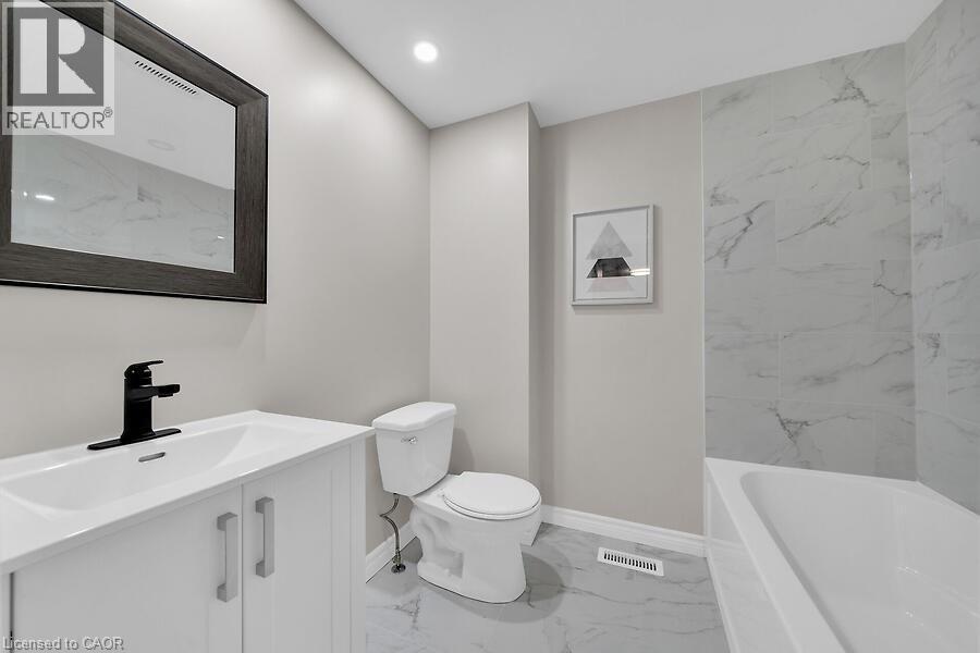 1015 Upper Gage Avenue Unit# 4, Hamilton, ON - Indoor Photo Showing Bathroom