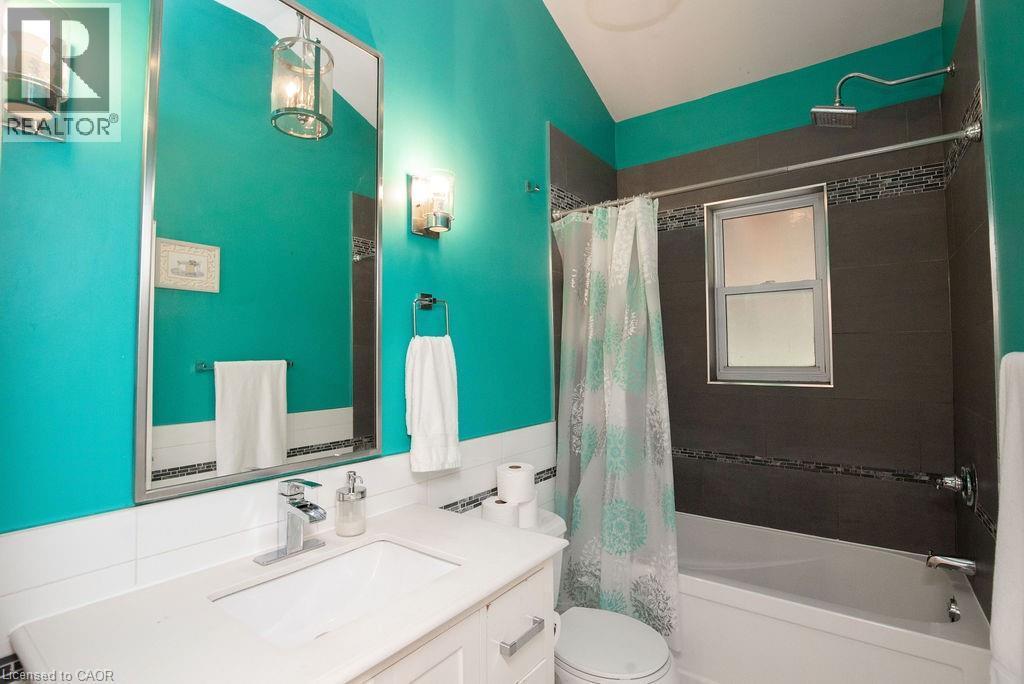 60 Ivy Lea Place, Hamilton, ON - Indoor Photo Showing Bathroom