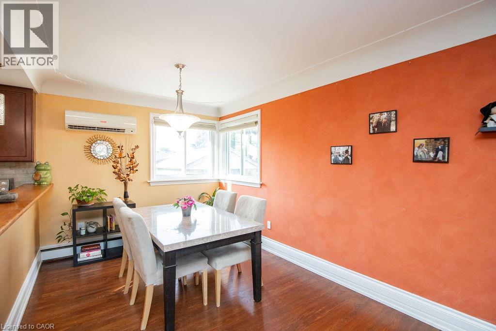 60 Ivy Lea Place, Hamilton, ON - Indoor Photo Showing Dining Room