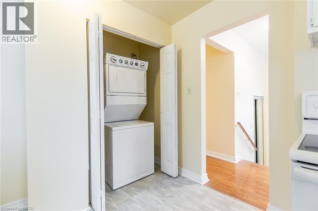 16 Garrow Drive, Hamilton, ON - Indoor Photo Showing Laundry Room