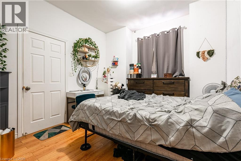 55 Cannon Street W, Hamilton, ON - Indoor Photo Showing Bedroom