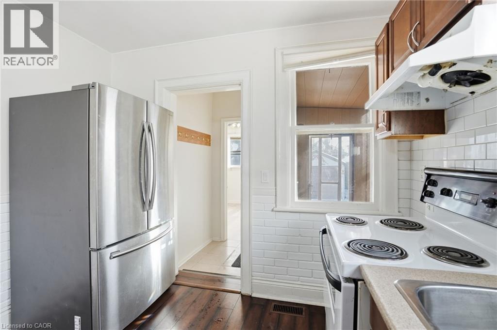 246 Cope Street, Hamilton, ON - Indoor Photo Showing Kitchen
