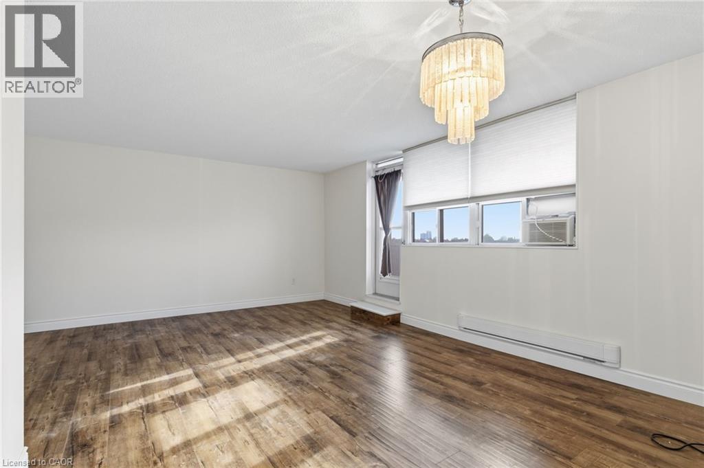 700 Dynes Road Unit# 616, Burlington, ON - Indoor Photo Showing Other Room