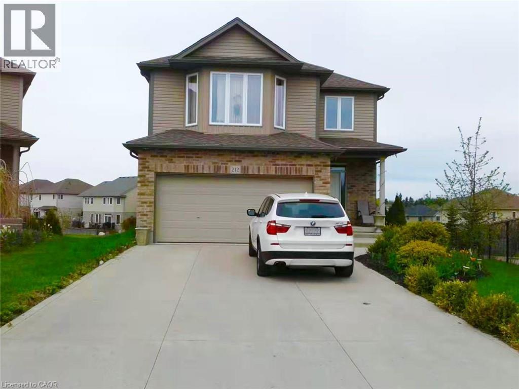 View of front of house with driveway and a garage - 212 Westfield Place, Waterloo, ON - Outdoor