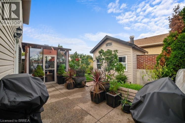 6 Bridgette Drive, Hamilton, ON - Outdoor