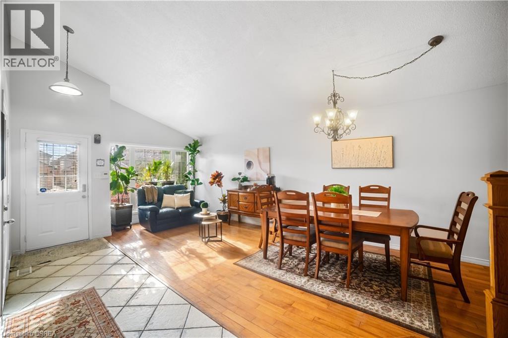 6 Bridgette Drive, Hamilton, ON - Indoor Photo Showing Dining Room