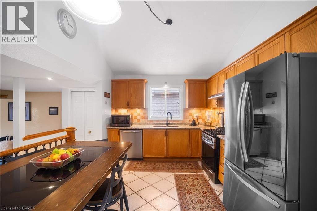 6 Bridgette Drive, Hamilton, ON - Indoor Photo Showing Kitchen