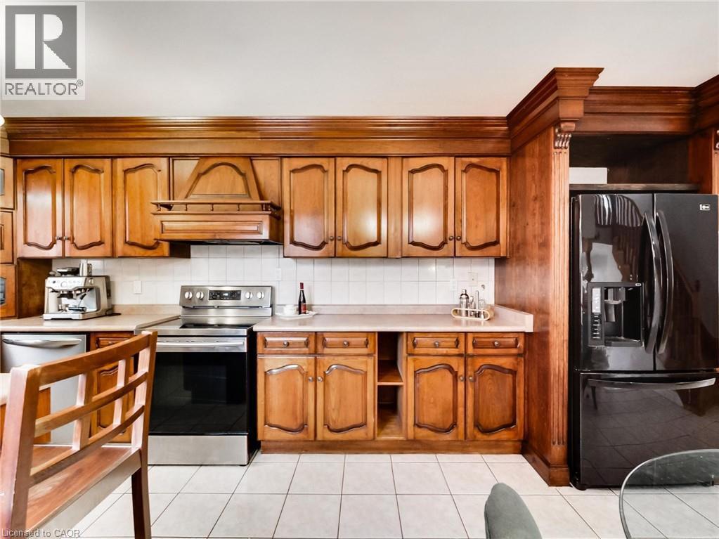 18 Pavarotti Court, Hamilton, ON - Indoor Photo Showing Kitchen