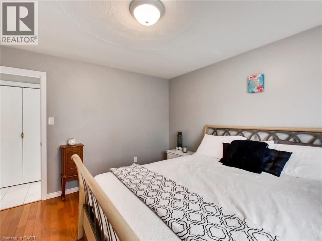 18 Pavarotti Court, Hamilton, ON - Indoor Photo Showing Bedroom