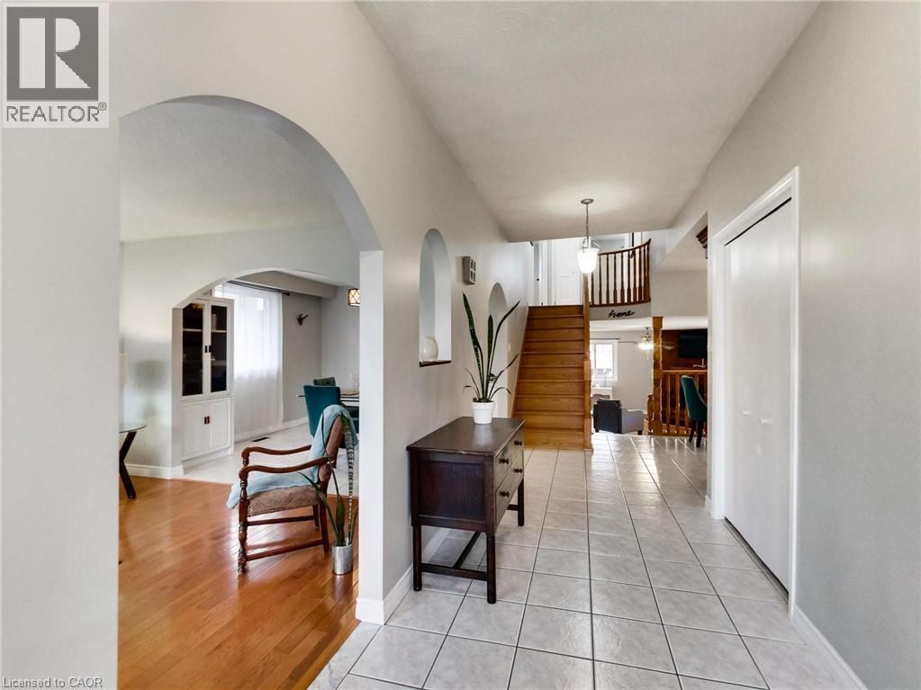 18 Pavarotti Court, Hamilton, ON - Indoor Photo Showing Other Room