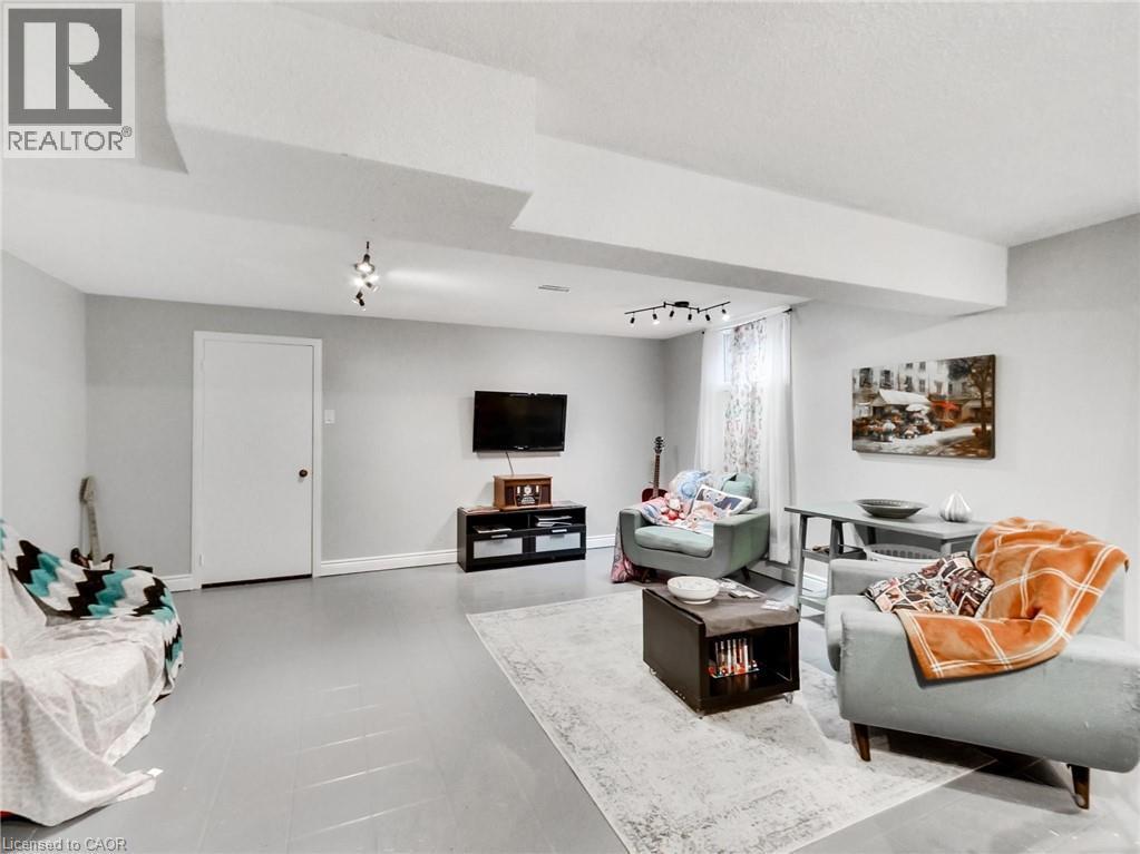 18 Pavarotti Court, Hamilton, ON - Indoor