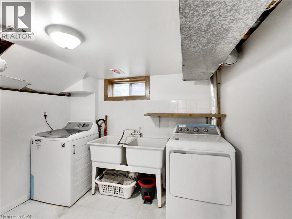 18 Pavarotti Court, Hamilton, ON - Indoor Photo Showing Laundry Room