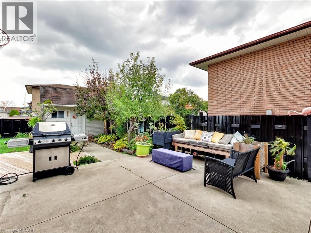 18 Pavarotti Court, Hamilton, ON - Outdoor With Deck Patio Veranda With Exterior