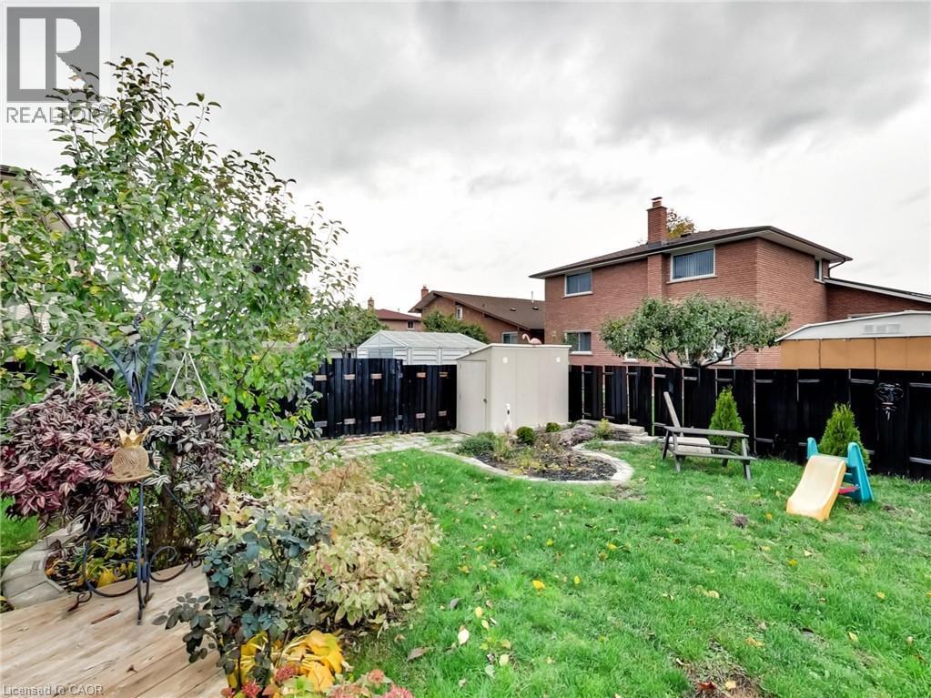 18 Pavarotti Court, Hamilton, ON - Outdoor