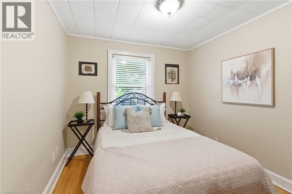 76 East 15Th Street, Hamilton, ON - Indoor Photo Showing Bedroom