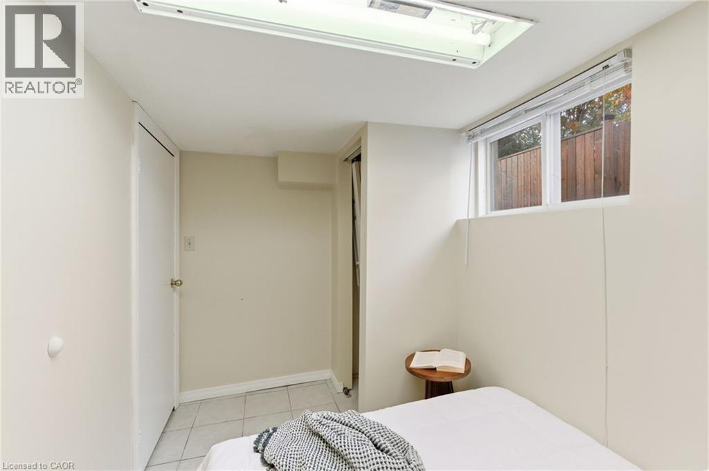 76 East 15Th Street, Hamilton, ON - Indoor Photo Showing Bedroom