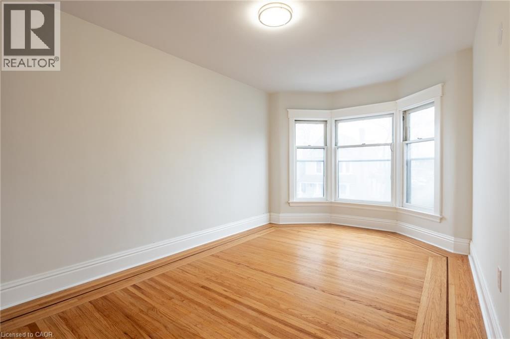 17 Barnesdale Avenue N, Hamilton, ON - Indoor Photo Showing Other Room