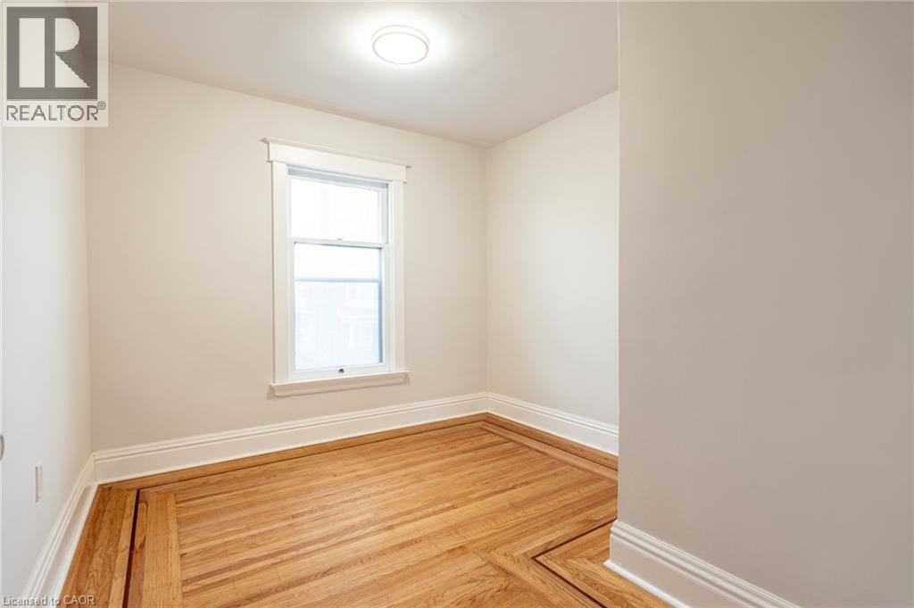 17 Barnesdale Avenue N, Hamilton, ON - Indoor Photo Showing Other Room