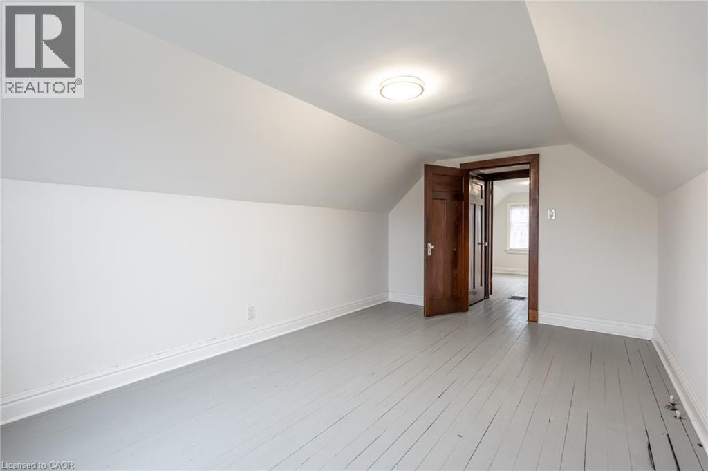 17 Barnesdale Avenue N, Hamilton, ON - Indoor Photo Showing Other Room