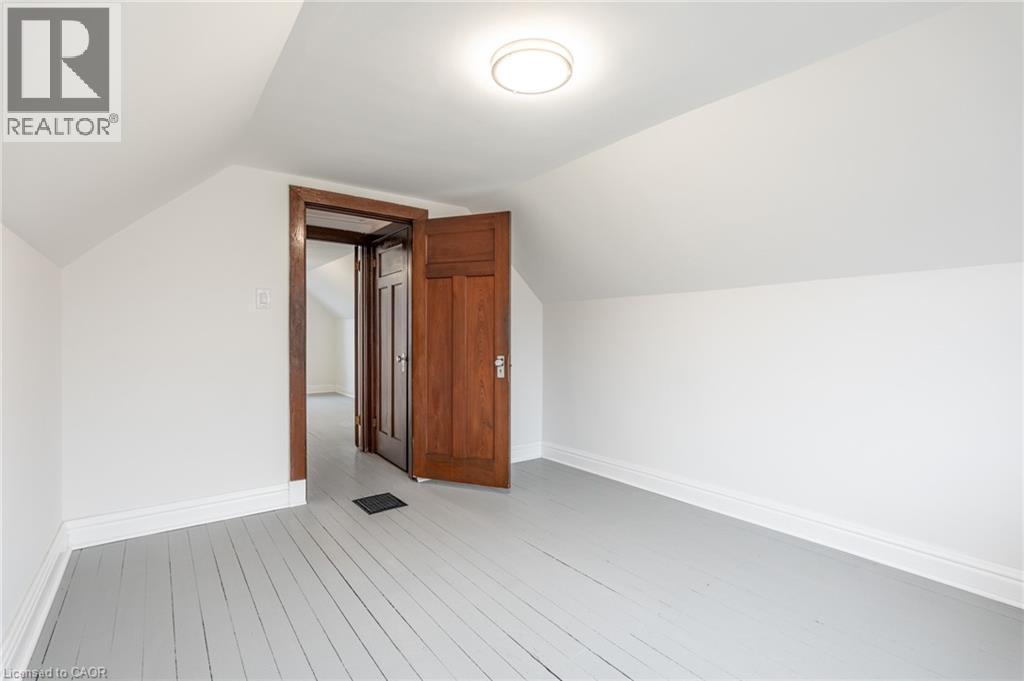 17 Barnesdale Avenue N, Hamilton, ON - Indoor Photo Showing Other Room