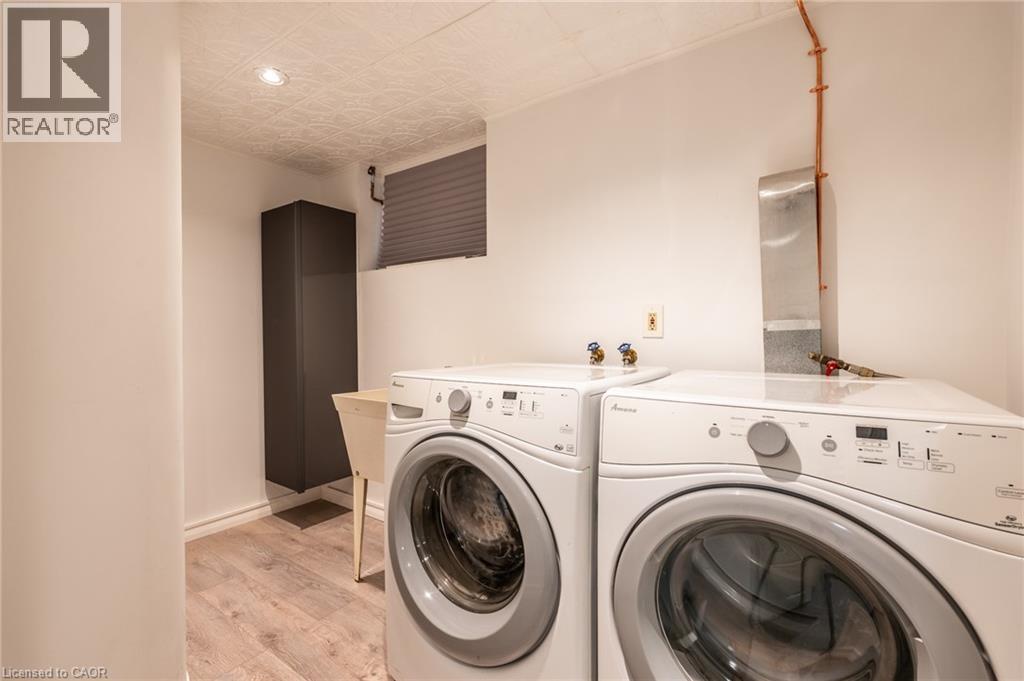 17 Barnesdale Avenue N, Hamilton, ON - Indoor Photo Showing Laundry Room