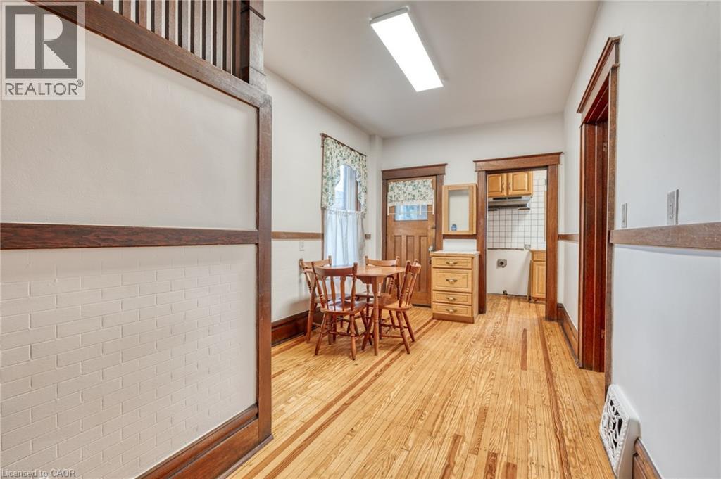 17 Barnesdale Avenue N, Hamilton, ON - Indoor