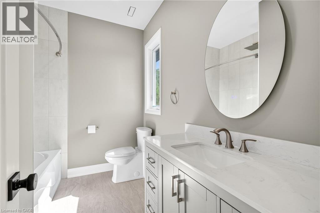 Bathroom featuring vanity and bathing tub / shower combination - 4006 Flemish Drive, Burlington, ON - Indoor Photo Showing Bathroom
