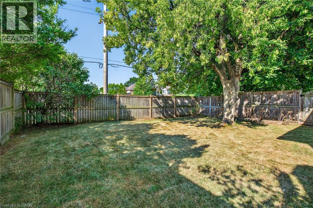 View of fenced backyard - 4006 Flemish Drive, Burlington, ON - Outdoor