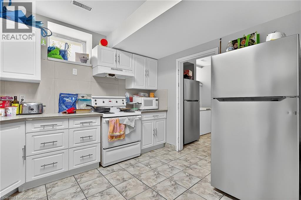 43 Dupont Street E, Waterloo, ON - Indoor Photo Showing Kitchen