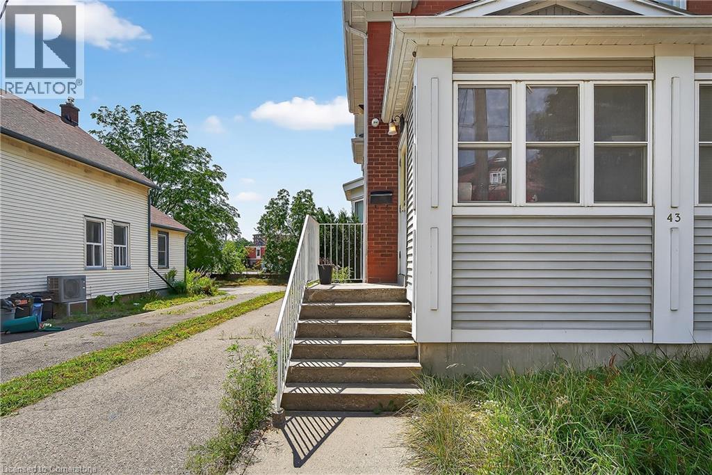 43 Dupont Street E, Waterloo, ON - Outdoor