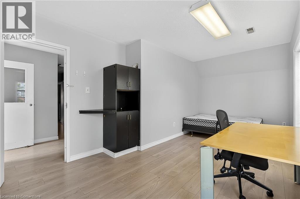 43 Dupont Street E, Waterloo, ON - Indoor