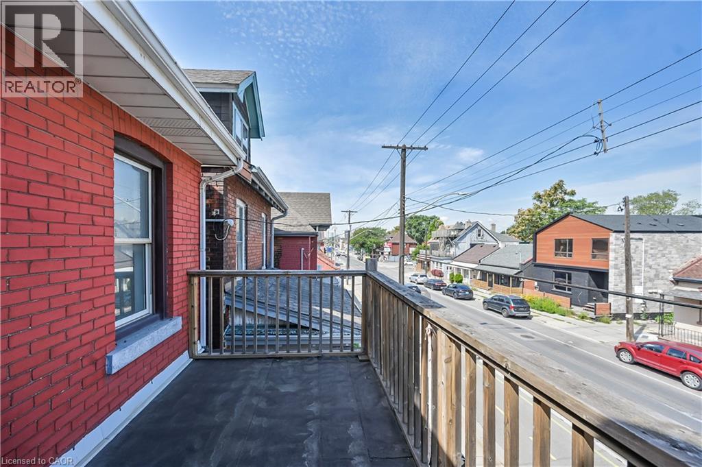 Balcony with a residential view - 334 Cannon Street E, Hamilton, ON - Outdoor With Balcony With Exterior