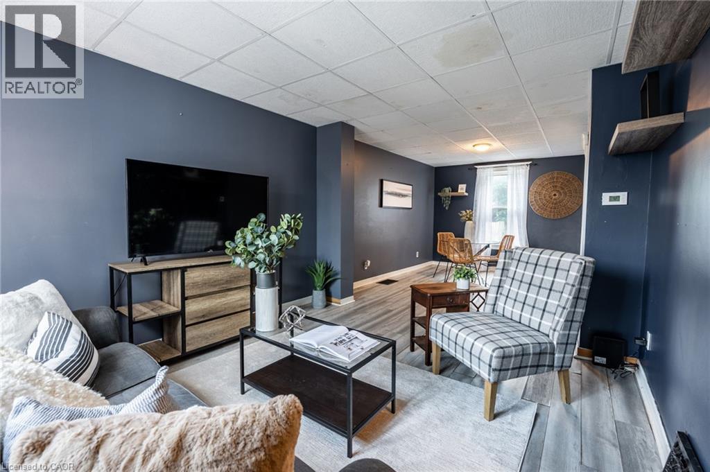 52 Connaught Avenue N, Hamilton, ON - Indoor