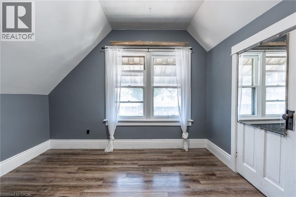 52 Connaught Avenue N, Hamilton, ON - Indoor Photo Showing Other Room