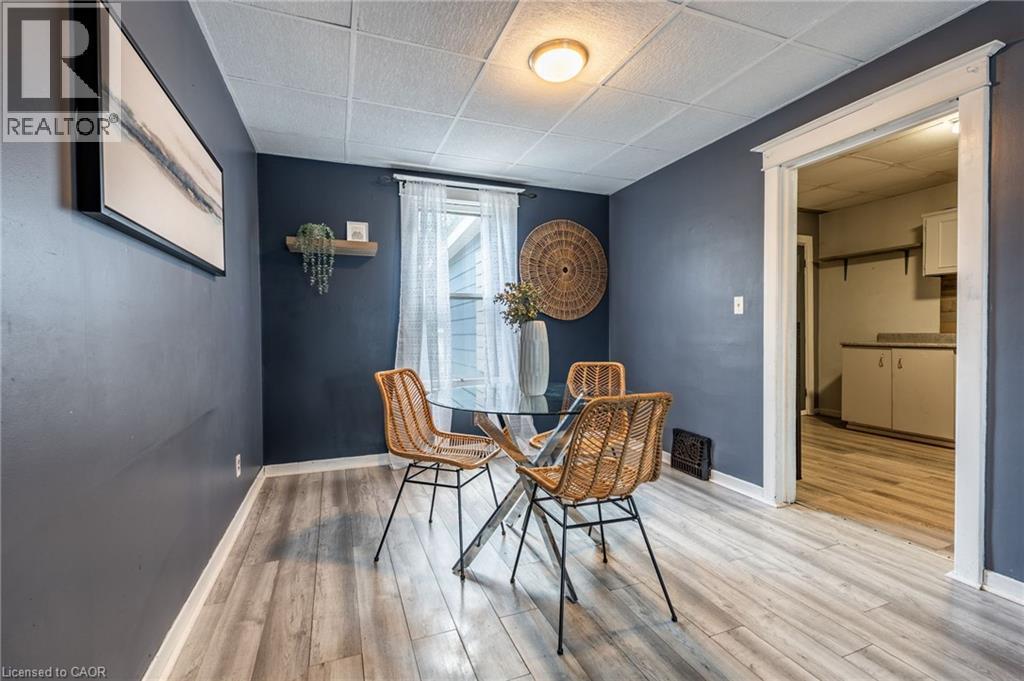 52 Connaught Avenue N, Hamilton, ON - Indoor