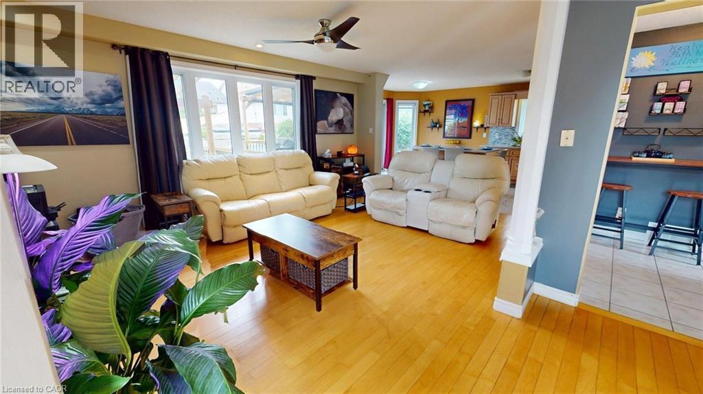 51 Highgate Road, Kitchener, ON - Indoor Photo Showing Living Room