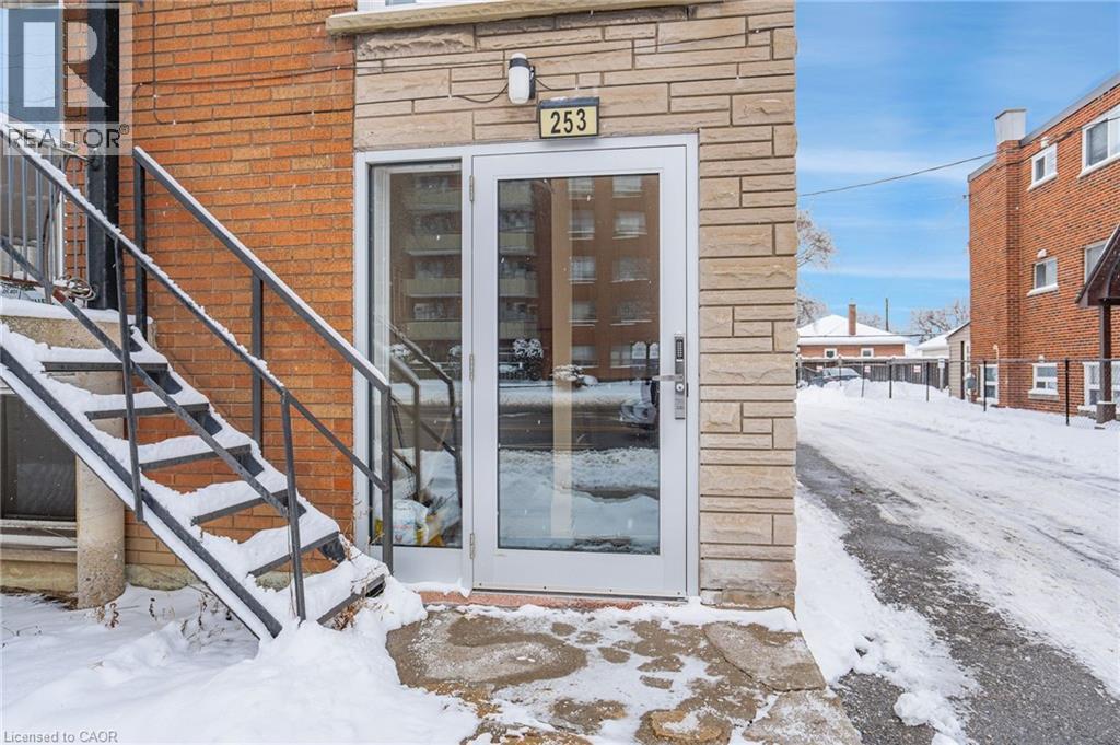 253 Mohawk Road E, Hamilton, ON - Outdoor