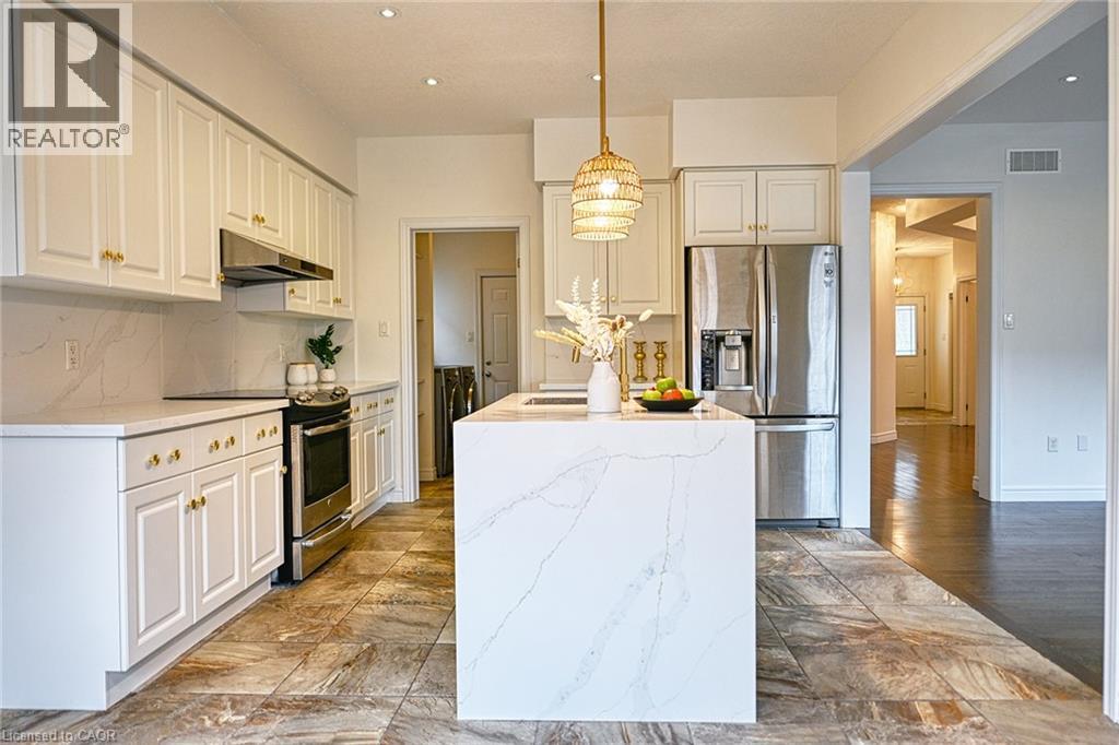130 Coopershawk Street, Kitchener, ON - Indoor Photo Showing Kitchen With Upgraded Kitchen