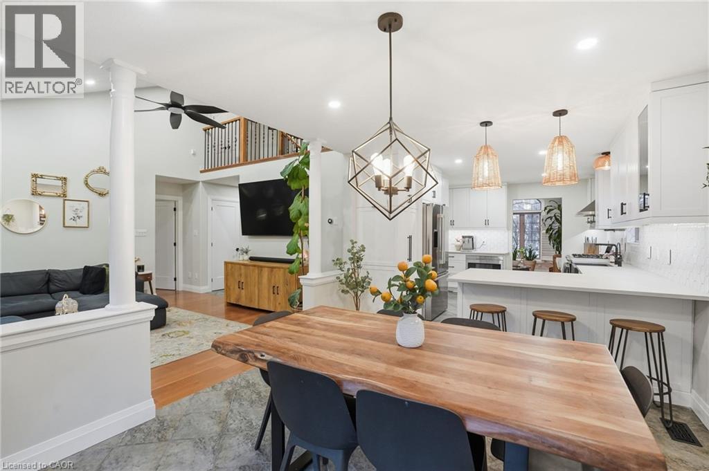 17 Krieghoff Drive, Hamilton, ON - Indoor Photo Showing Dining Room