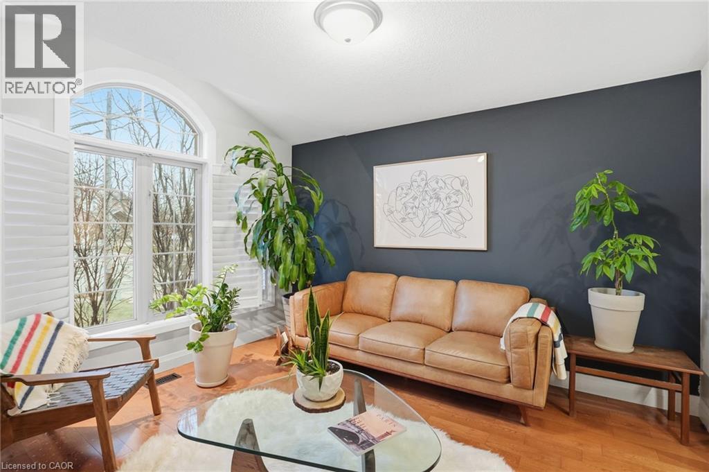 17 Krieghoff Drive, Hamilton, ON - Indoor Photo Showing Living Room