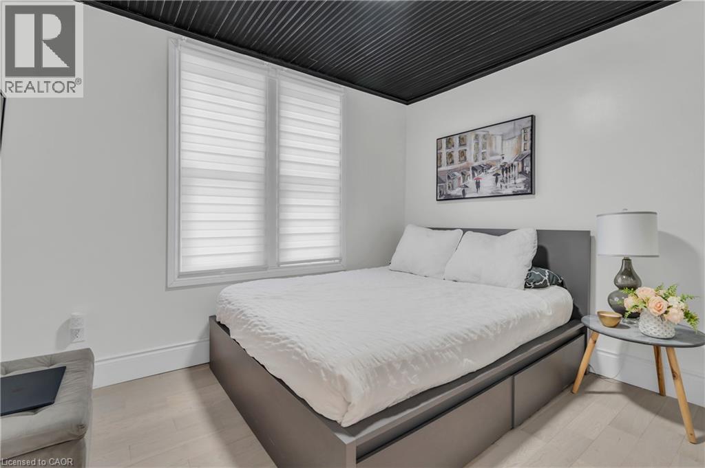 445 Moore Street, Cambridge, ON - Indoor Photo Showing Bedroom