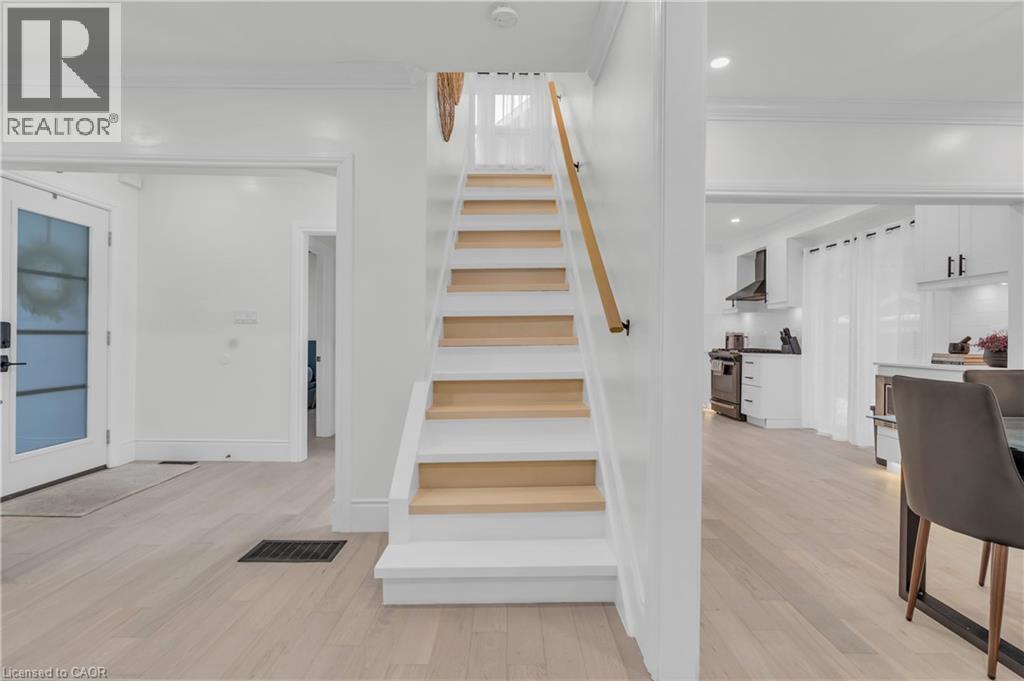 445 Moore Street, Cambridge, ON - Indoor Photo Showing Other Room