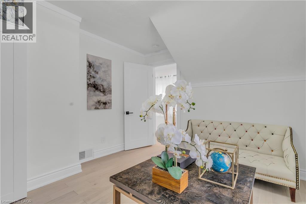 445 Moore Street, Cambridge, ON - Indoor Photo Showing Other Room