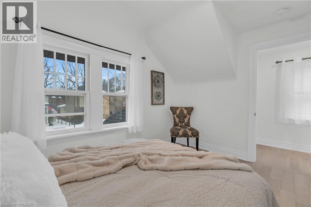 445 Moore Street, Cambridge, ON - Indoor Photo Showing Bedroom