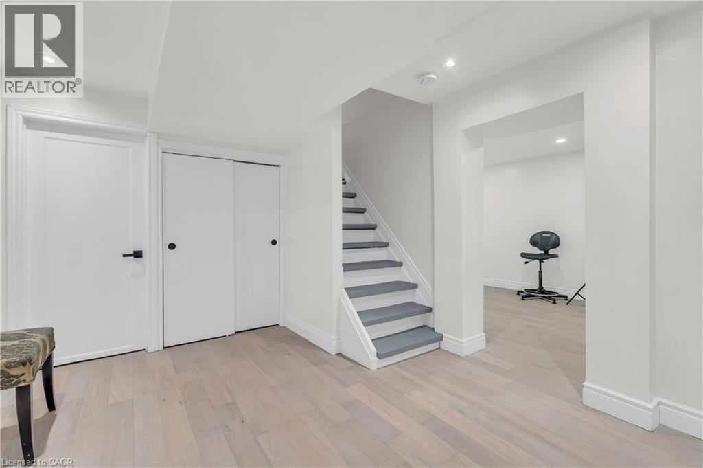 445 Moore Street, Cambridge, ON - Indoor Photo Showing Other Room