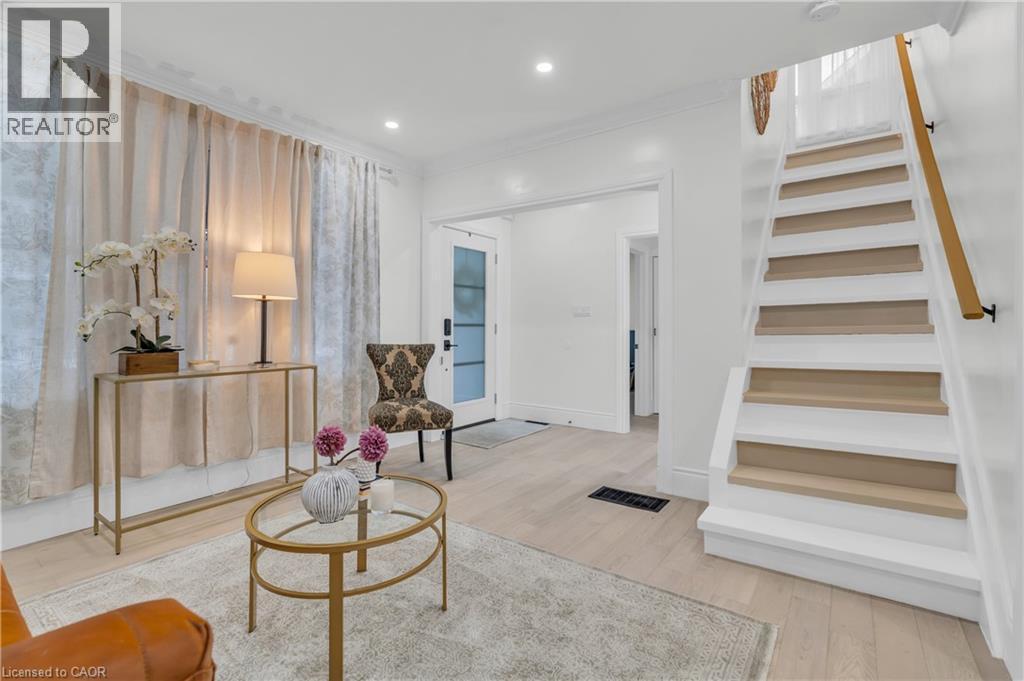 445 Moore Street, Cambridge, ON - Indoor Photo Showing Other Room