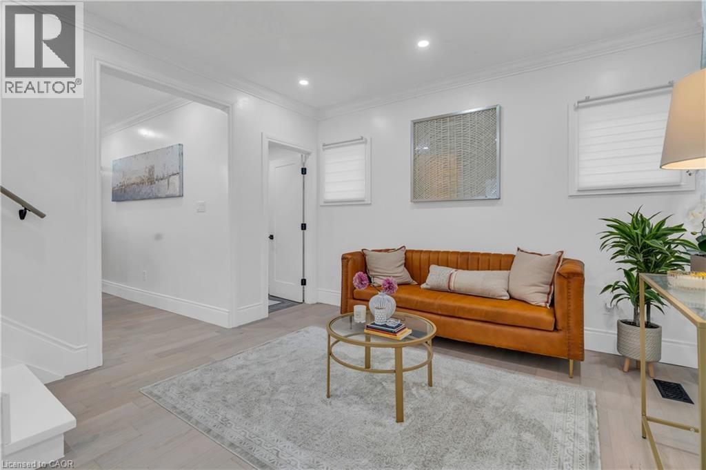 445 Moore Street, Cambridge, ON - Indoor Photo Showing Other Room