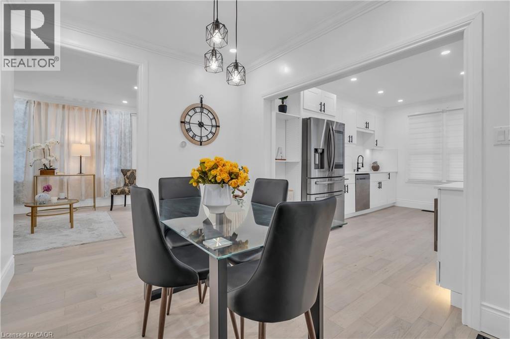 445 Moore Street, Cambridge, ON - Indoor Photo Showing Dining Room