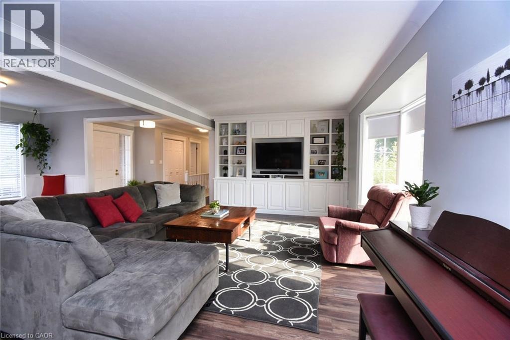 1284 Highway 54, Caledonia, ON - Indoor Photo Showing Living Room