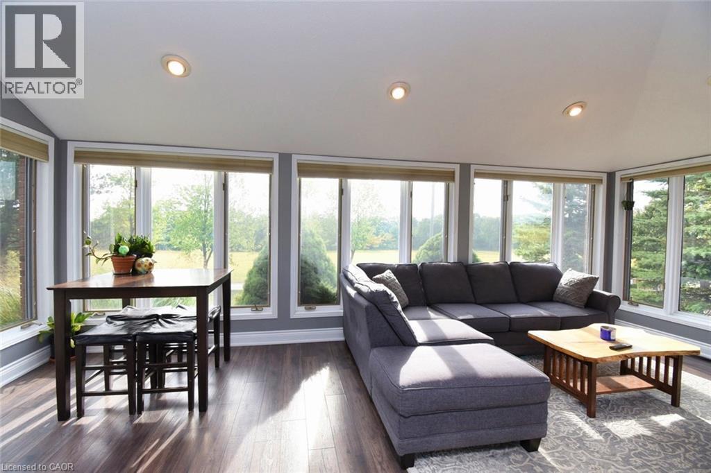 1284 Highway 54, Caledonia, ON - Indoor Photo Showing Living Room